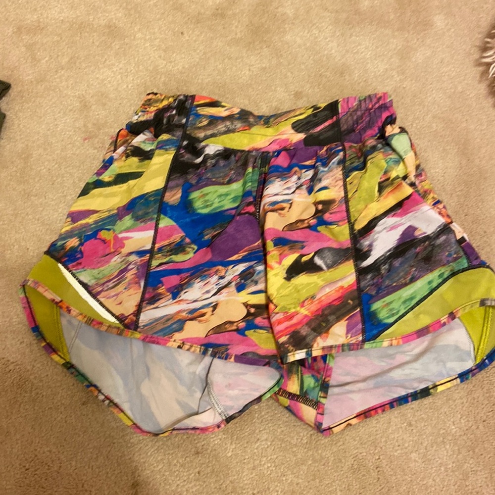 LULULEMON hotty hot shorts!